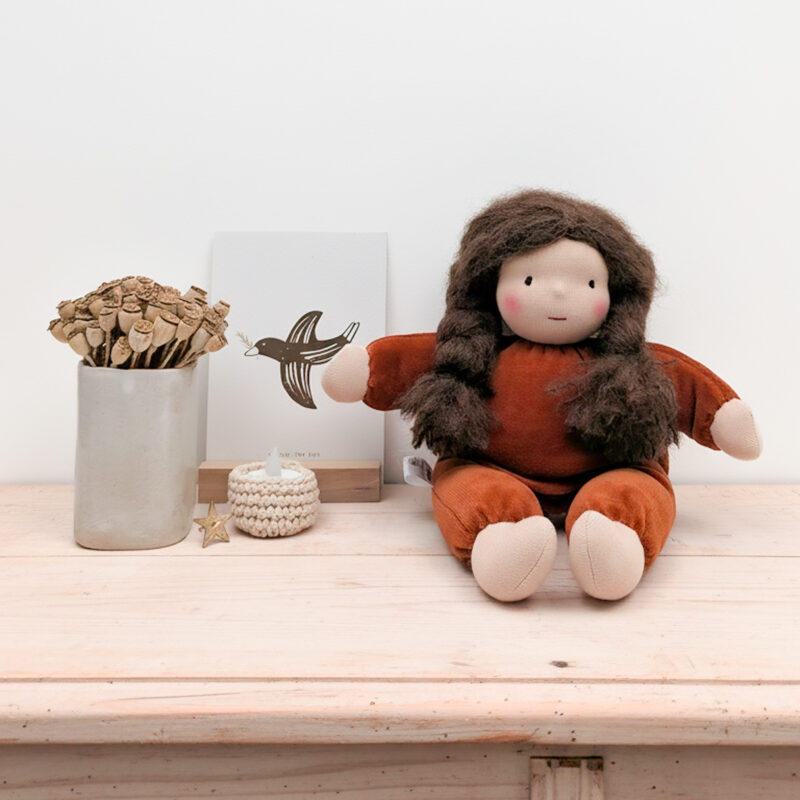 Poupée Waldorf 30 cm, fait-main avec laine vierge et coton bio, compagnon d’enfance porteur de sens